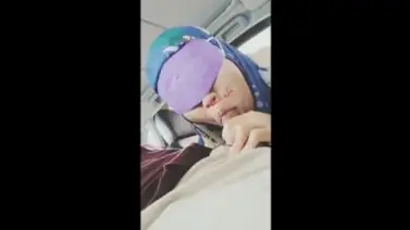 Jilbab Biru Hisap Kontol di Mobil Panas Gila